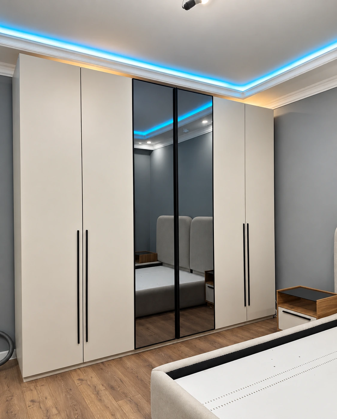 The same wardrobe with central glass doors closed and internal lighting off